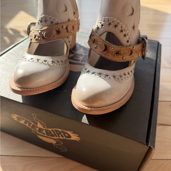 freebird Shoes - freebird Ivory Beige and Tan Star Moon Stardom